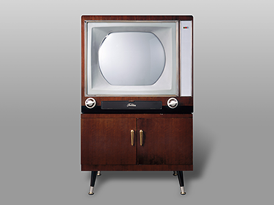 Primer televisor a color en Japón, el Toshiba D-21WE